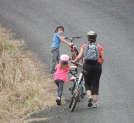 Libby and children ride to Coquette Point